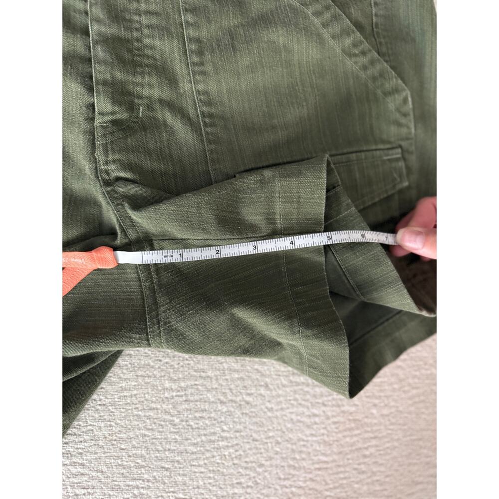 Mountain Hardwear Womens Sz 8 Cargo Shorts Olive Green Pockets Cotton Blend 4.5” - Picture 8 of 8